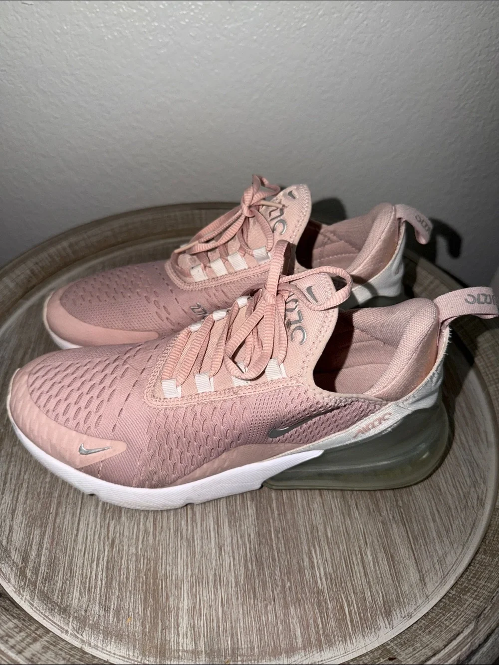 Nike Women’s Air Max 270 in size 9 - Picture 3 of 7